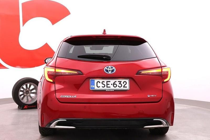 Käytetty Toyota Corolla Edition 140 HP (102 kW) 2025 Punainen Farmari