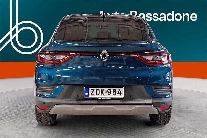 Käytetty Renault Arkana Intens 143 HP (105 kW) 2022 Katumaasturi