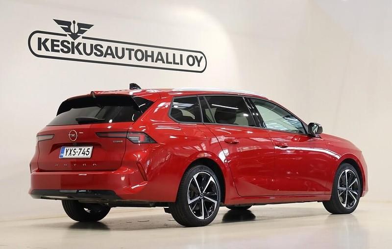 Käytetty Opel Astra Innovation 245 HP (180 kW) 2023 Punainen Farmari