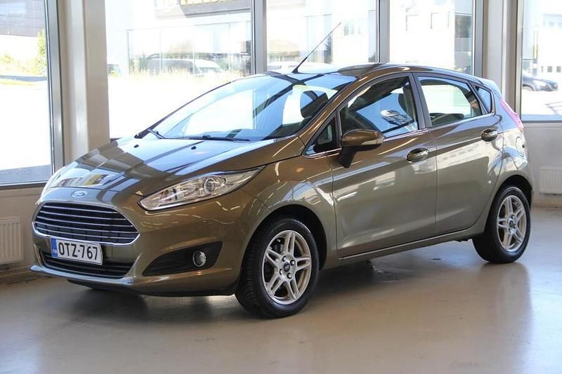 Käytetty Ford Fiesta Titanium 80 HP (58 kW) 2013 Ruskea Viistoperä