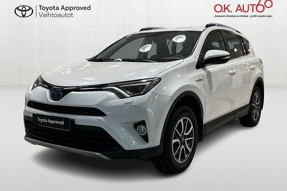 Valkoinen Käytetty 2018 Toyota RAV4 Edition Katumaasturi | 23 490 € (Hyvä tarjous) - Kuva 1/4