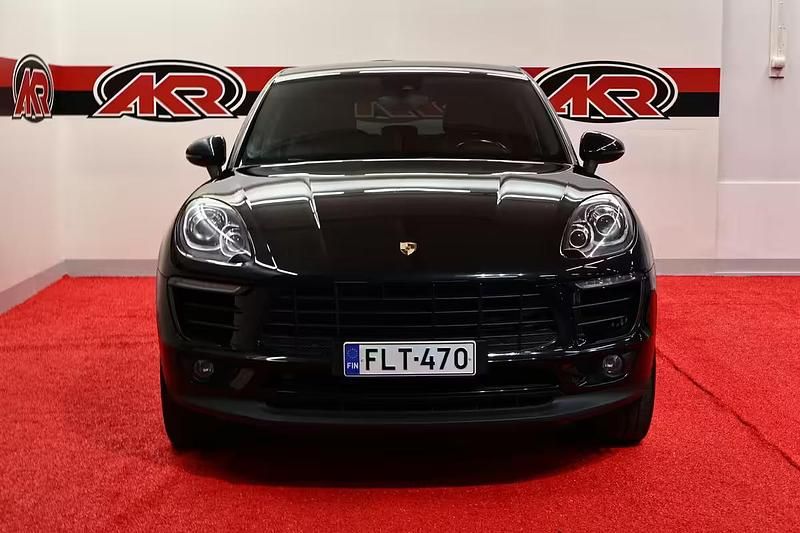Käytetty Porsche Macan S Sport 340 HP (250 kW) 2015 Musta Katumaasturi
