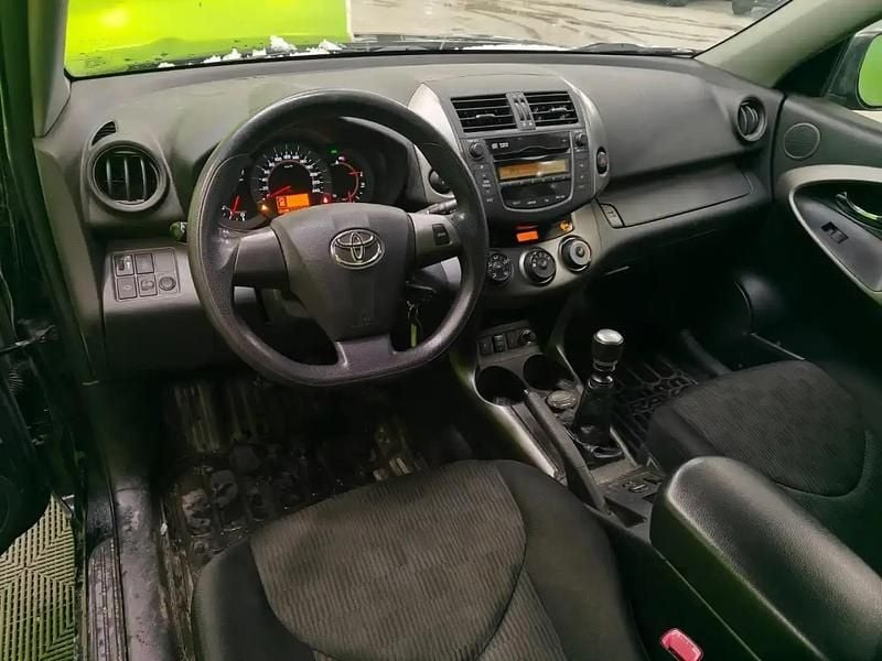 Käytetty Toyota RAV4 150 HP (110 kW) 2012 Musta Katumaasturi