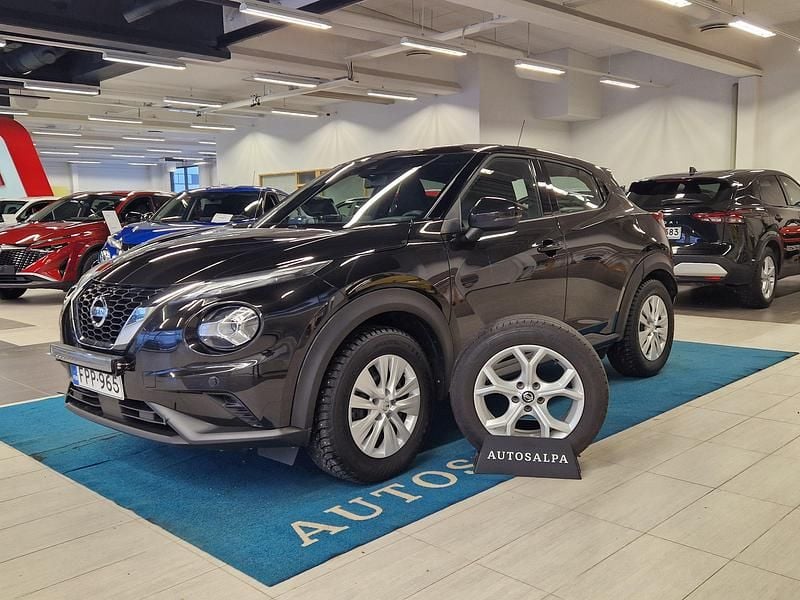 Käytetty Nissan Juke Acenta 117 HP (86 kW) 2021 Musta Katumaasturi