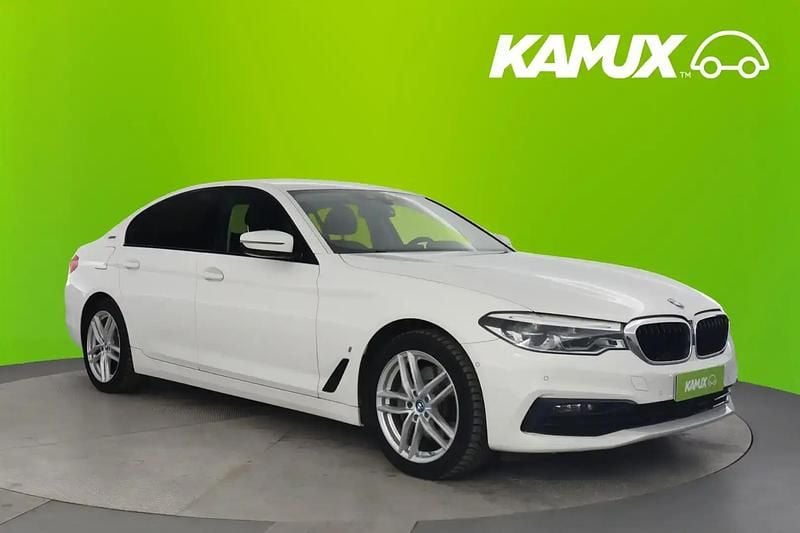 Valkoinen Käytetty 2019 BMW 530e iPerformance Sedan | 20 390 € (Hyvä tarjous) - Kuva 1/4