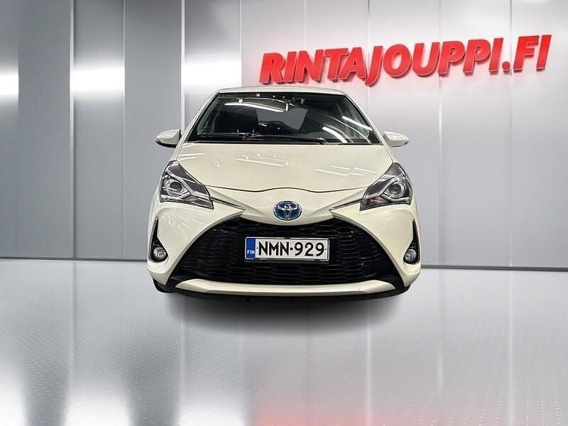 Käytetty Toyota Yaris Hybrid Multidrive S 112 HP (82 kW) 2017 Viistoperä
