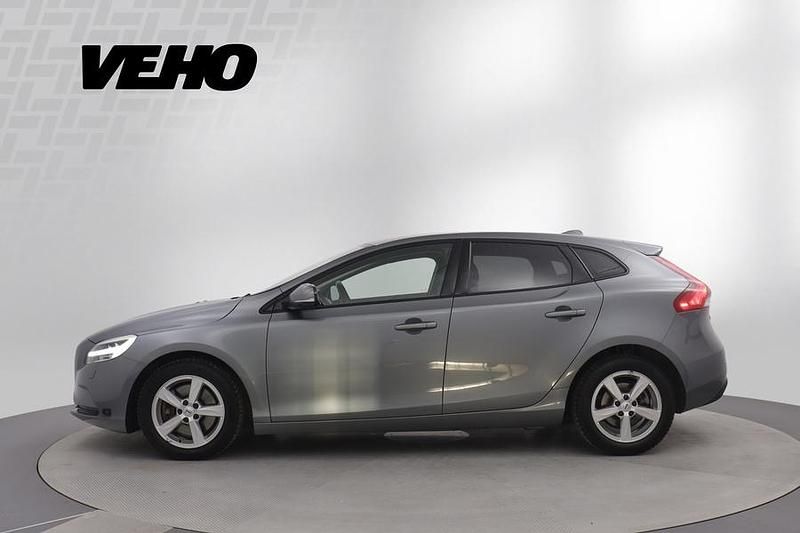 Käytetty Volvo V40 Business Edition 122 HP (89 kW) 2019 Harmaa Viistoperä