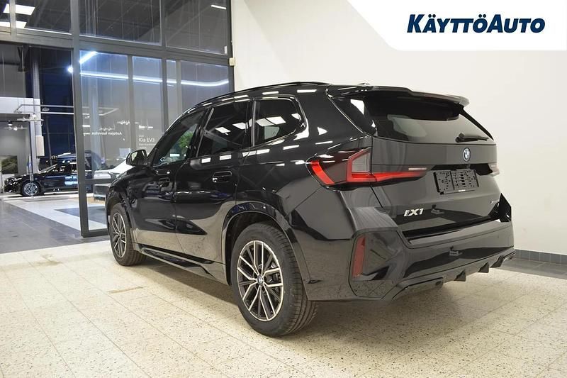 Uusi BMW iX1 M Sport 230 kW (313 HP) 2026 Saphir schwarz Katumaasturi