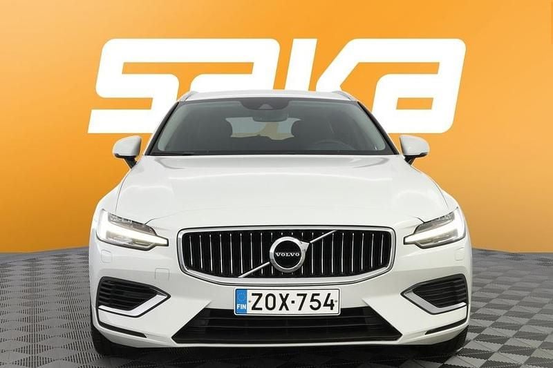 Käytetty Volvo V60 Inscription 340 HP (250 kW) 2021 Farmari