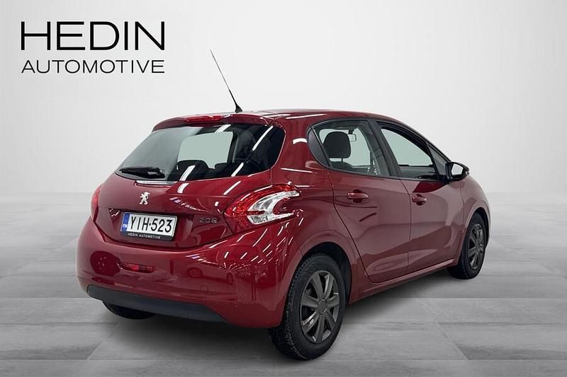 Käytetty Peugeot 208 Active 82 HP (60 kW) 2013 Punainen Viistoperä