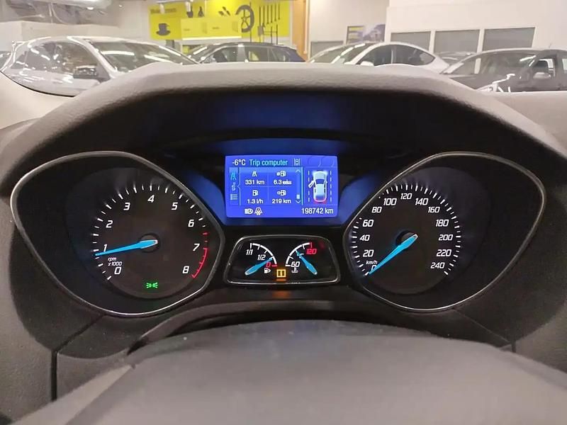 Käytetty Ford Focus Titanium 150 HP (110 kW) 2014 Sininen Viistoperä