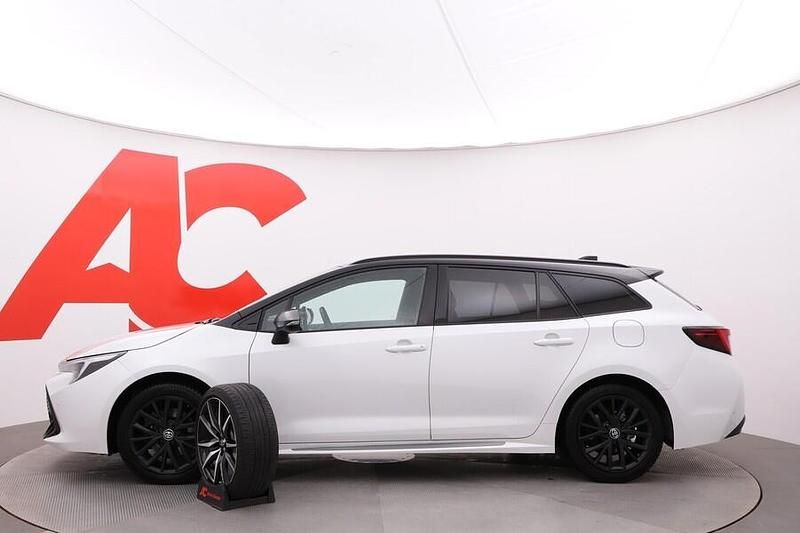 Käytetty Toyota Corolla Premium 196 HP (144 kW) 2024 Valkoinen Farmari