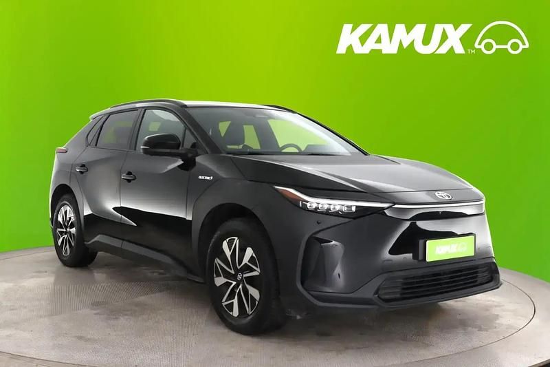 Käytetty Toyota bZ4X Style 150 kW (204 HP) 2023 Musta Katumaasturi