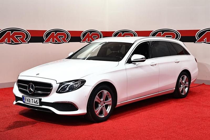 Valkoinen Käytetty 2019 Mercedes E220 Avantgarde Farmari | 19 900 € (Hyvä tarjous) - Kuva 1/4