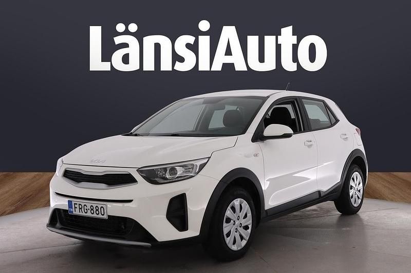 Käytetty Kia Stonic LX 101 HP (74 kW) 2022 Valkoinen Katumaasturi