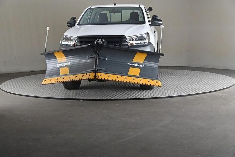 Käytetty Toyota HiLux Life 150 HP (110 kW) 2020 Nouto