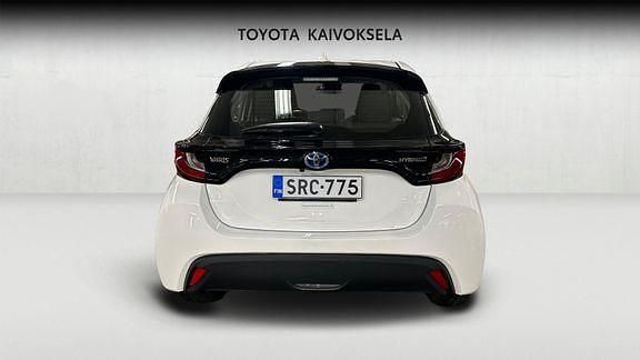 Käytetty Toyota Yaris Active 114 HP (83 kW) 2024 Valkoinen Viistoperä