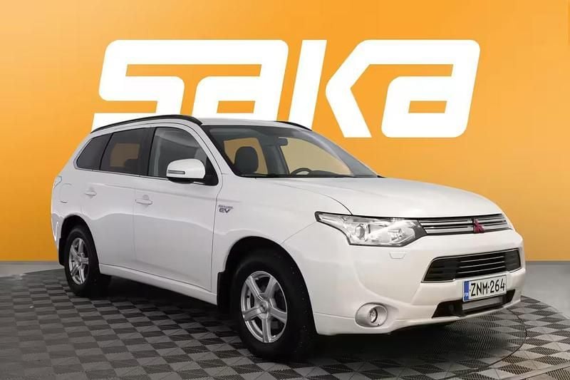 Käytetty Mitsubishi Outlander P-HEV Instyle 203 HP (149 kW) 2014 Farmari