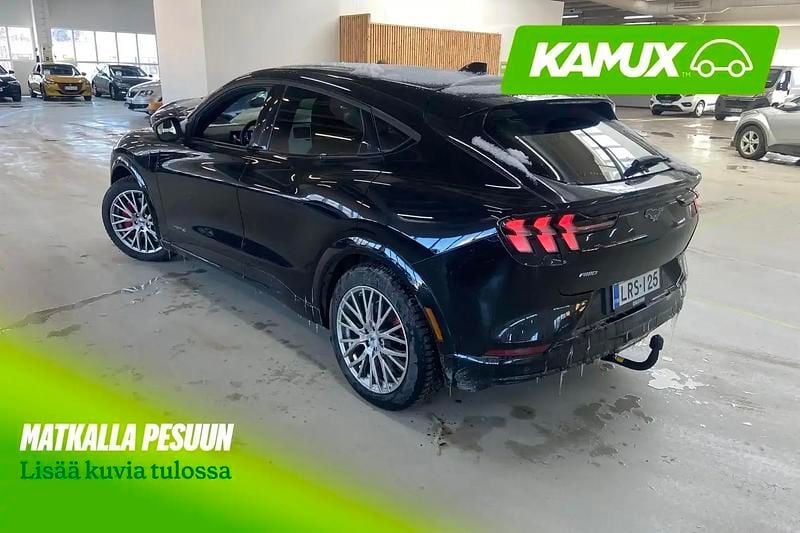 Käytetty Ford Mustang Mach-E Premium 258 kW (351 HP) 2022 Musta Katumaasturi