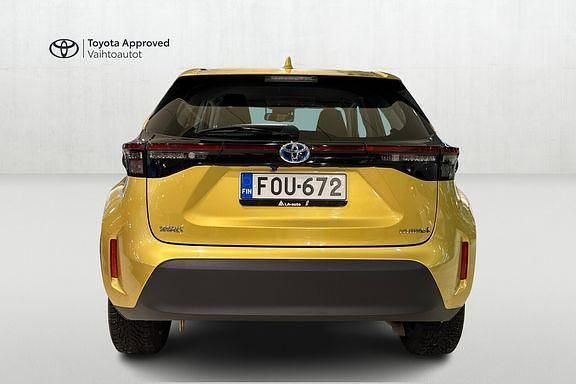 Käytetty Toyota Yaris Cross Active 116 HP (85 kW) 2021 Keltainen Katumaasturi