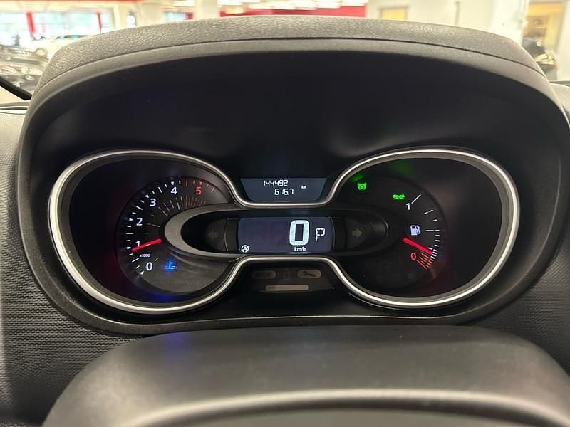 Käytetty Renault Trafic 146 HP (107 kW) 2021 Tila-auto