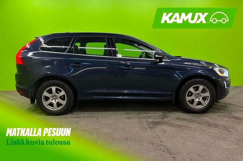 Käytetty Volvo XC60 Momentum 215 HP (158 kW) 2014 Sininen Katumaasturi