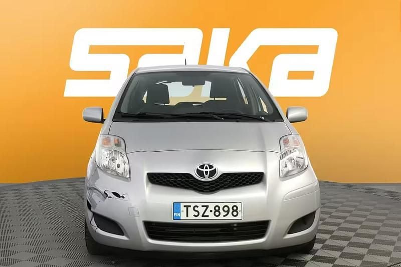 Käytetty Toyota Yaris Sol 90 HP (66 kW) 2010 Viistoperä