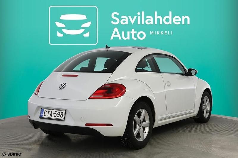 Käytetty VW Beetle Design 105 HP (77 kW) 2015 Valkoinen Viistoperä