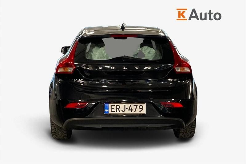 Käytetty Volvo V40 Business Edition 122 HP (89 kW) 2019 Musta Viistoperä