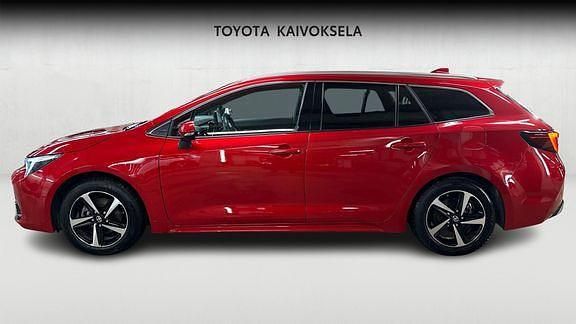 Käytetty Toyota Corolla Edition 140 HP (102 kW) 2024 Punainen Farmari