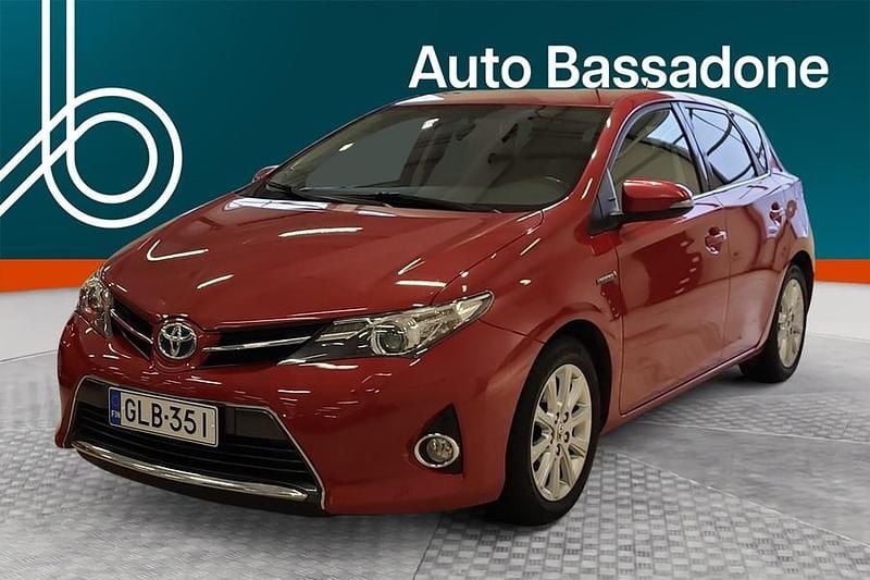Käytetty Toyota Auris Hybrid Active 99 HP (72 kW) 2014 Viistoperä