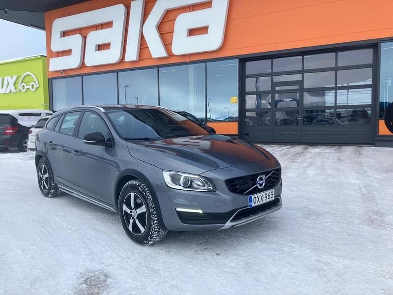 Käytetty Volvo V60 CC Business Edition 190 HP (139 kW) 2017 Farmari