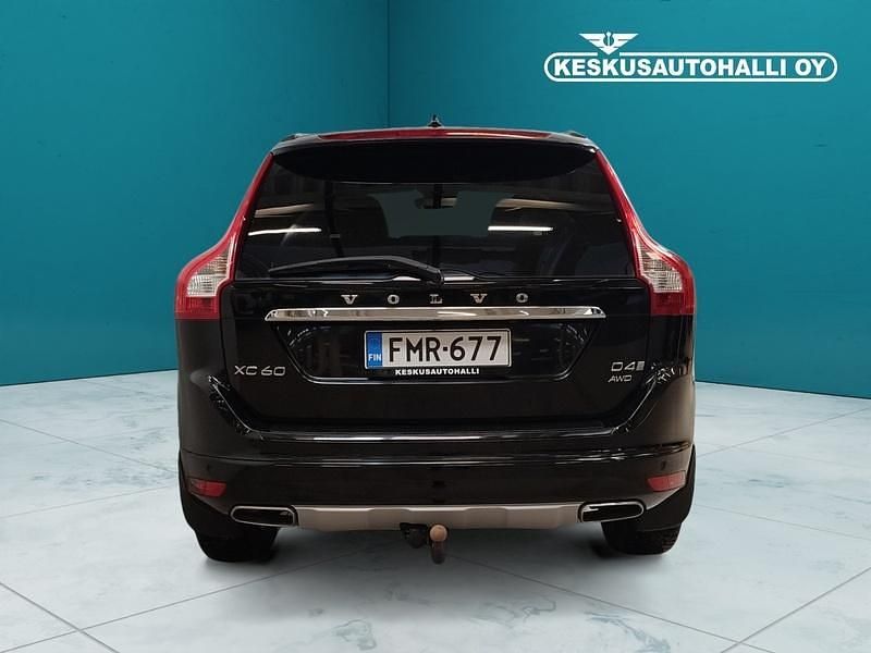 Käytetty Volvo XC60 Business Edition 190 HP (139 kW) 2017 Musta Katumaasturi