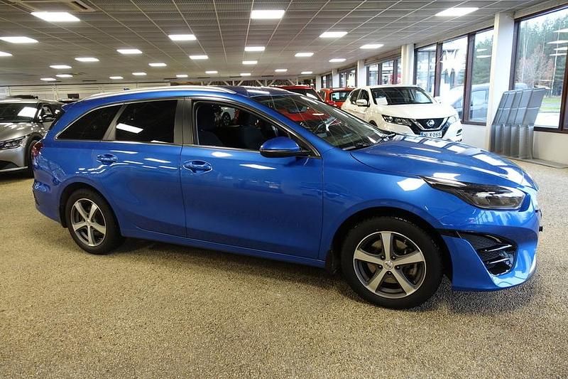 Käytetty Kia Ceed Sportswagon 105 HP (77 kW) 2022 Sininen Farmari