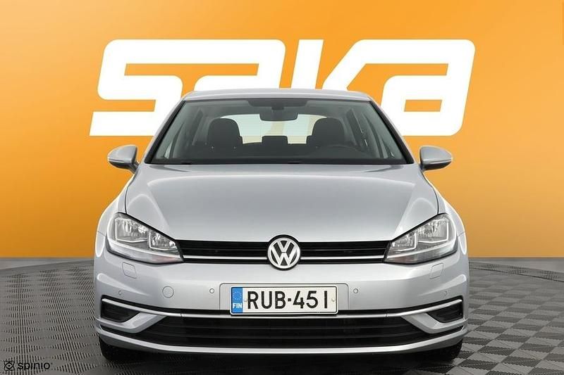 Käytetty VW Golf VII Comfortline 116 HP (85 kW) 2019 Viistoperä