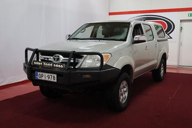 Käytetty Toyota HiLux SR 102 HP (75 kW) 2006 Hopea Nouto
