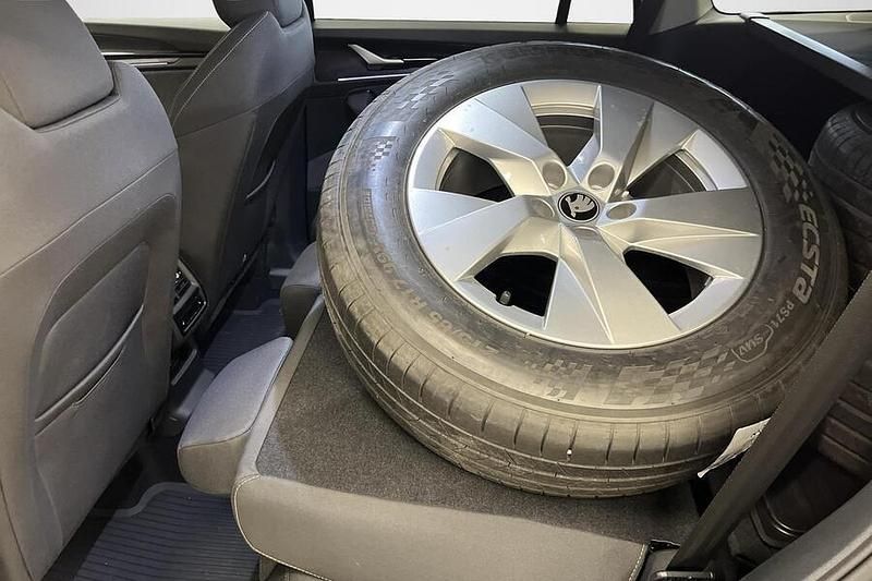 Käytetty Skoda Kodiaq Selection 204 HP (150 kW) 2025 Musta Katumaasturi