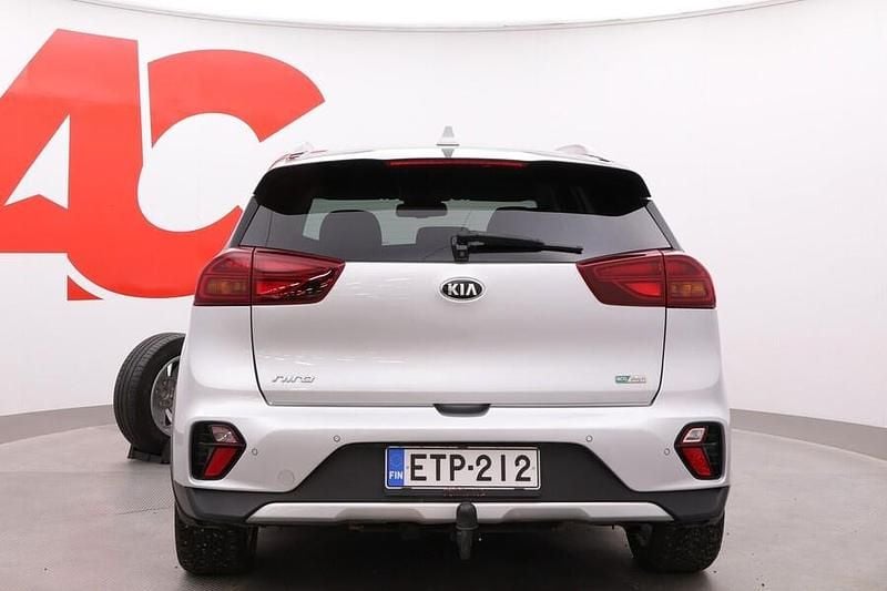 Käytetty Kia Niro 140 HP (102 kW) 2021 Hopea Katumaasturi