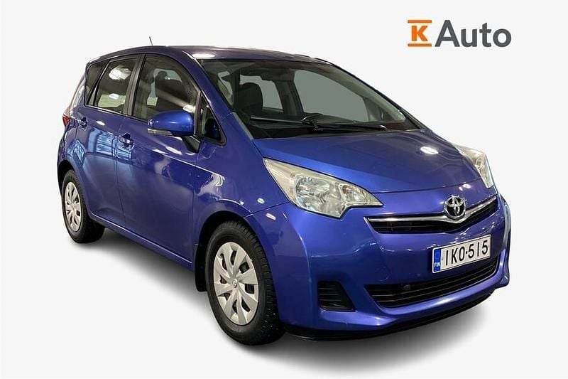 Käytetty Toyota Verso-S Multidrive S 99 HP (72 kW) 2013 Sininen Tila-auto