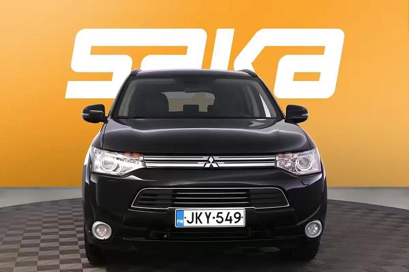 Käytetty Mitsubishi Outlander P-HEV Instyle 200 HP (147 kW) 2014 Farmari