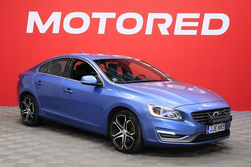 Käytetty Volvo S60 Summum 114 HP (83 kW) 2014 Sedan
