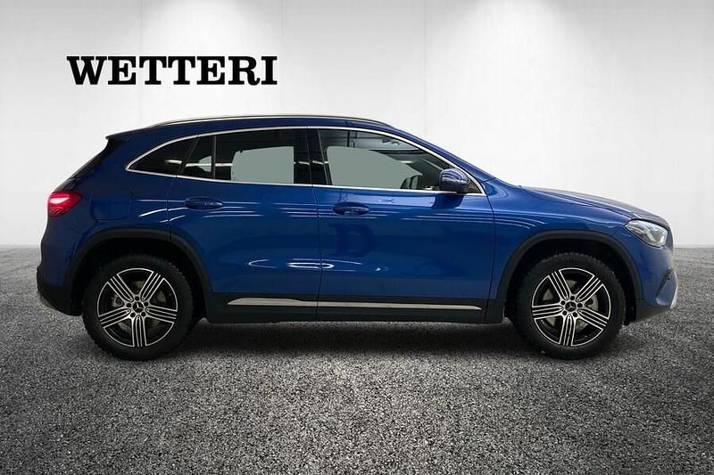 Käytetty Mercedes GLA250 163 HP (119 kW) 2024 Sininen Katumaasturi