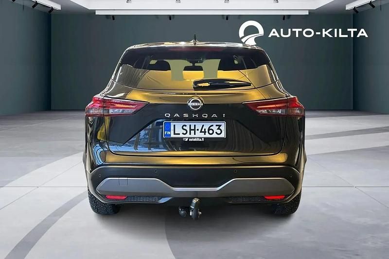 Käytetty Nissan Qashqai N-Connecta 158 HP (116 kW) 2023 Met. musta Katumaasturi