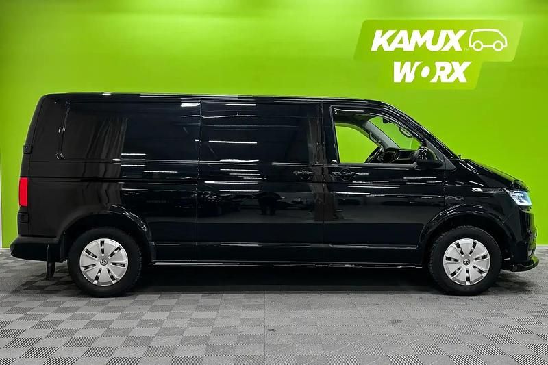 Käytetty VW T6.1 150 HP (110 kW) 2022 Musta Van