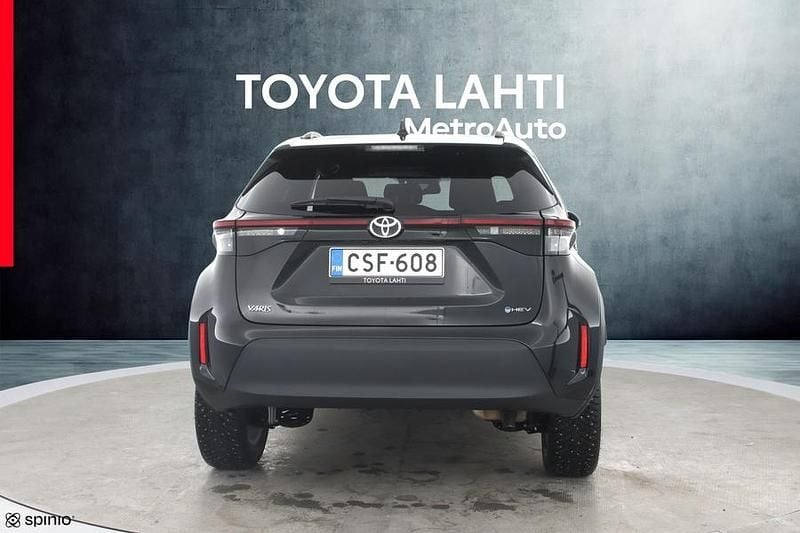 Käytetty Toyota Yaris Cross 116 HP (85 kW) 2025 Musta Katumaasturi