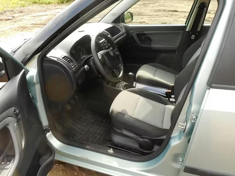 Käytetty Skoda Fabia Ambiente 94 HP (69 kW) 2007 Harmaa Viistoperä