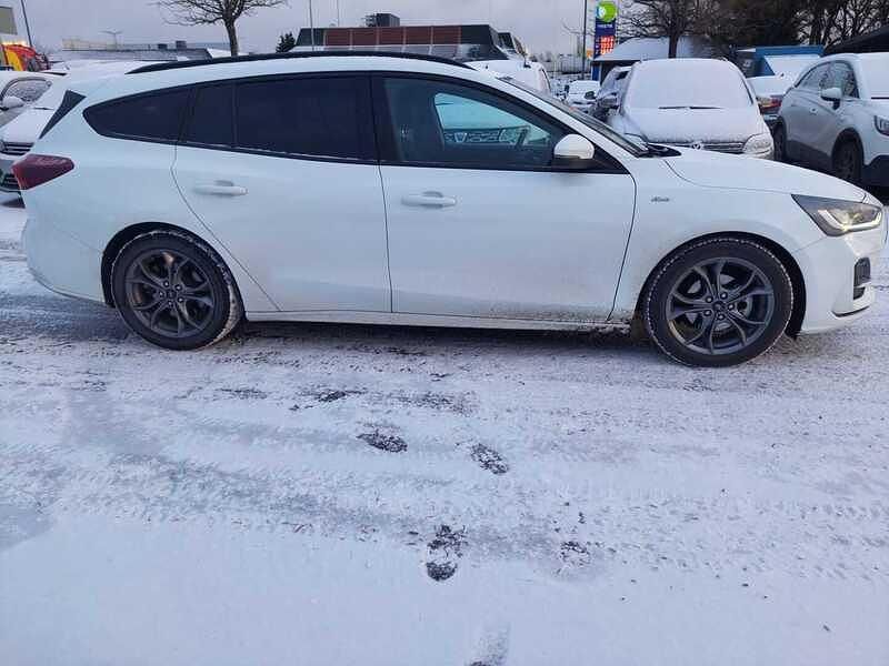 Käytetty Ford Focus ST-Line 158 HP (116 kW) 2023 Valkoinen Farmari