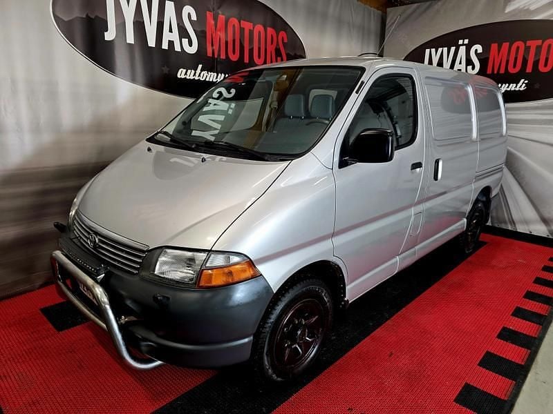 Käytetty Toyota HiAce 102 HP (75 kW) 2003 Tila-auto