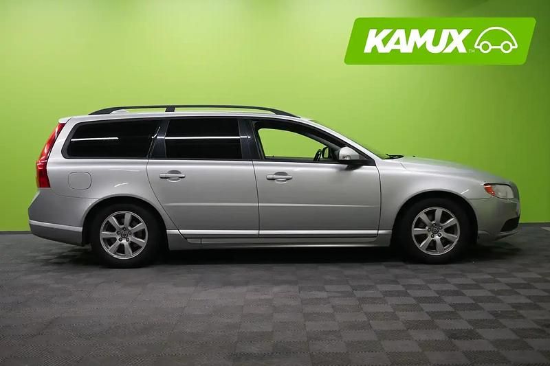 Käytetty Volvo V70 Drive Kinetic 109 HP (80 kW) 2010 Hopea / harmaa Farmari