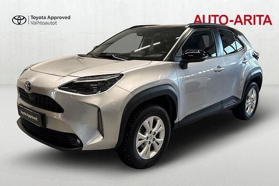 Met. hopea Käytetty 2022 Toyota Yaris Cross Katumaasturi | 29 970 € (Perustarjous) - Kuva 1/4